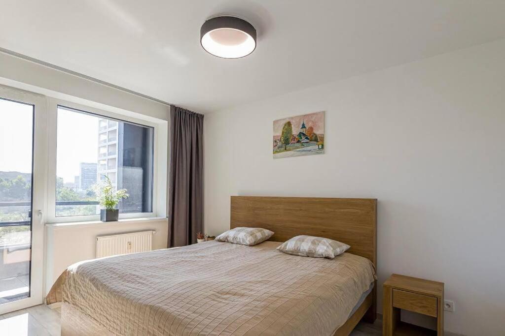Urban Apartment With Possibility Of Parking Братислава Экстерьер фото