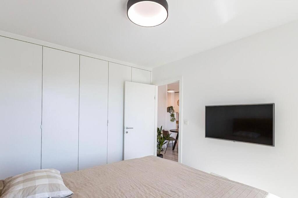 Urban Apartment With Possibility Of Parking Братислава Экстерьер фото